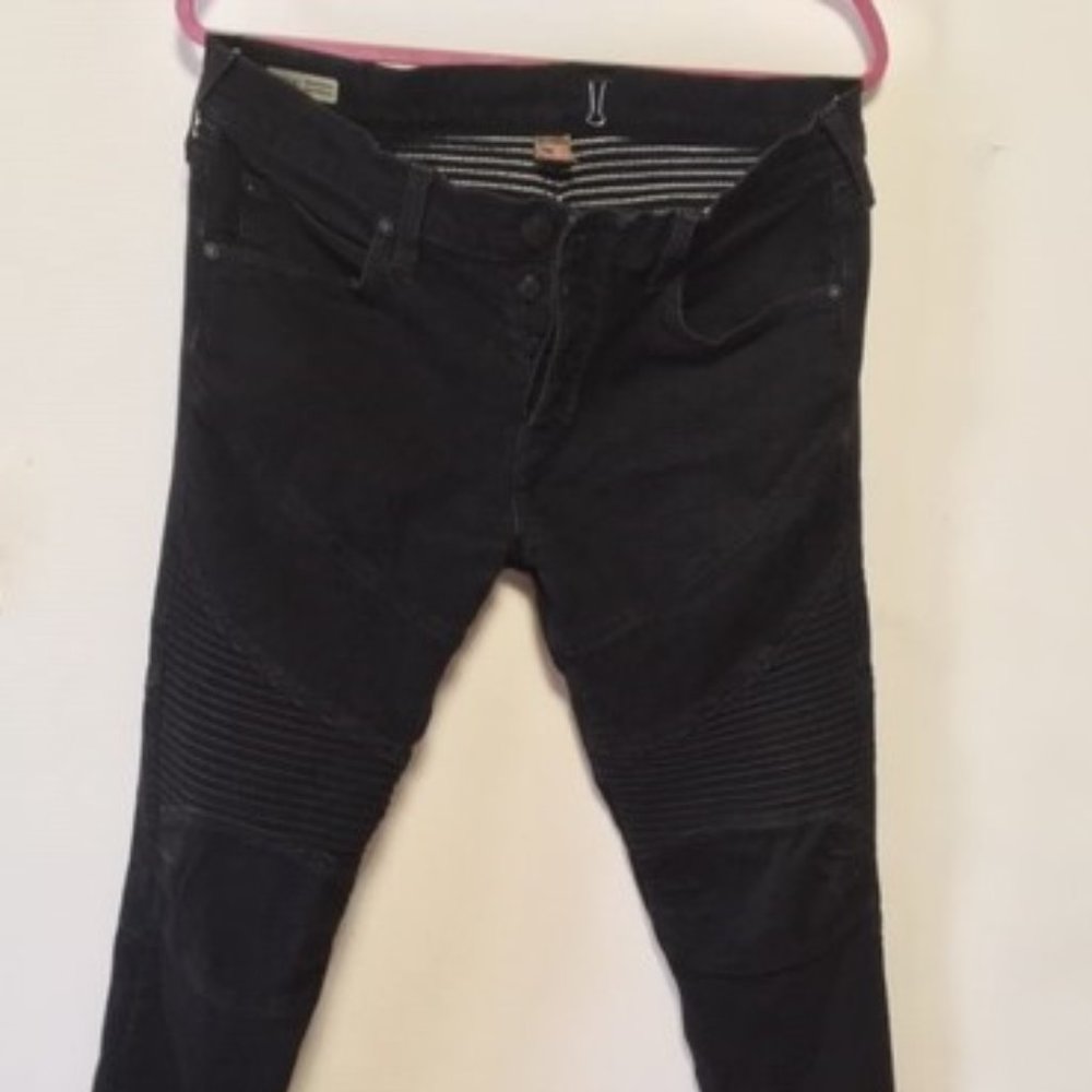 True Religion Rocco relaxed skinny jeans. USA.